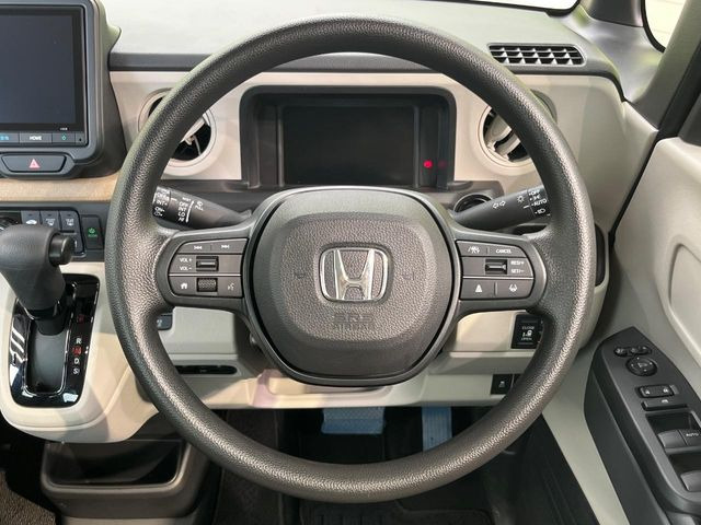 【ステアリングスイッチ】運転中、前方から目線をそらすことなく、オーディオ等の操作が可能な便利機能!安心&快適なドライブを演出してくれます♪
