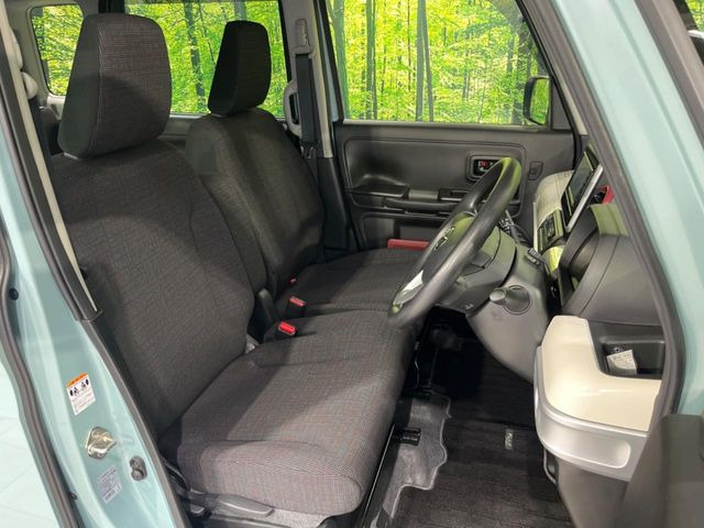 運転席シート廻りは使用感も少なく、良好な状態となっています。丁寧に使われていたことがよくわかりますね。