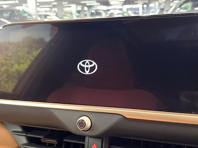 �y12�C���` �f�B�X�v���C�I�[�f�B�I�z���ʂ̃f�B�X�v���C��AppleCarPlay��AndroidAuto�����p�\�B�傫�ȉ�ʂŃX�}�z�i�r�A�v���������p���������܂���
