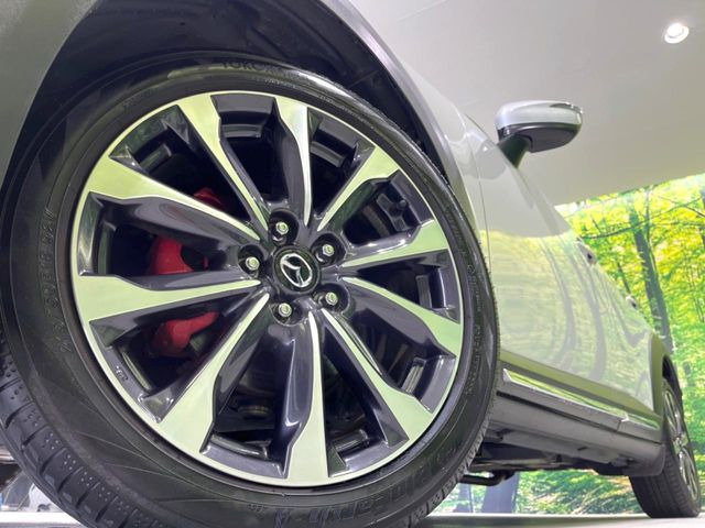 �y����18�C���`�A���~�z�C�[���z�O�ςɃ}�b�`���������A���~�z�C�[���𑕒����Ă���܂��B�e��ЊO�A���~�z�C�[����A�X�^�b�h���X�^�C�����戵�����Ă���܂��B���񂲑��k����������