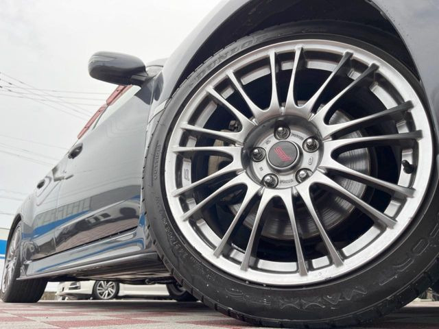 �y�����I�v�V����BBS18�C���`�A���~�z�C�[���z�����I�v�V�����z�C�[���𑕒��B���s���\�̌���ɉ����A�O�ς����X�^�C���b�V���ɂȂ��Ă��܂��B