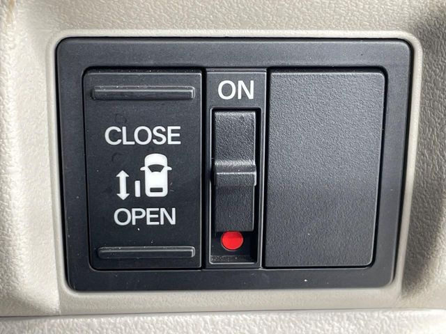 【パワースライドドア】スマートキーや運転席のスイッチでスライドドアの開閉が可能♪電動だから力を入れてドアを開ける必要がありません。