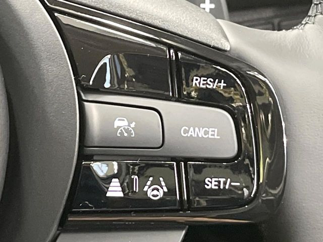 【アダプティブクルーズコントロール】高速道路での長距離走行が楽に!!自動で速度を保つクルーズコントロールが、衝突軽減システムと連携し、前方の車両を感知して車間を保つように速度調節してくれます!!