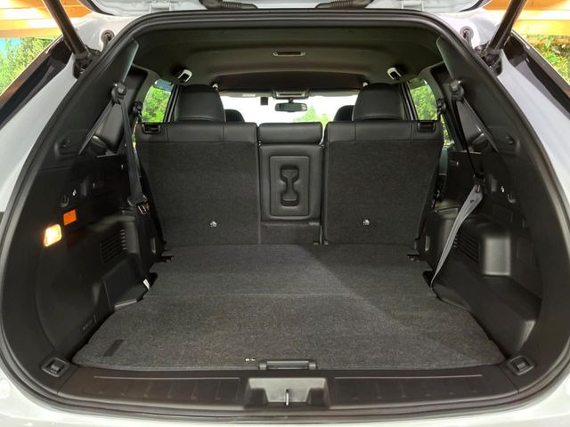 後席を格納すると、これだけの広さが!シーンに合わせたシートアレンジで、大きな荷物も積むことが出来ます♪