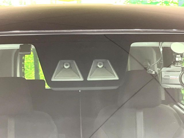 【スマートアシスト】走行中に前方の車両等を認識し、衝突しそうな時は警報とブレーキで衝突回避と被害軽減をアシスト。より安全にドライブをお楽しみいただけます。