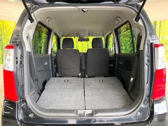普段のお買い物や通勤、送迎等に十分な荷室スペースを確保しております。セカンドシートを倒すと、大きな荷物の積載も可能です♪