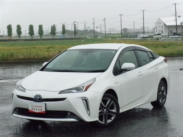 プリウス1.8 S ツーリングセレクション E-Four 4WD