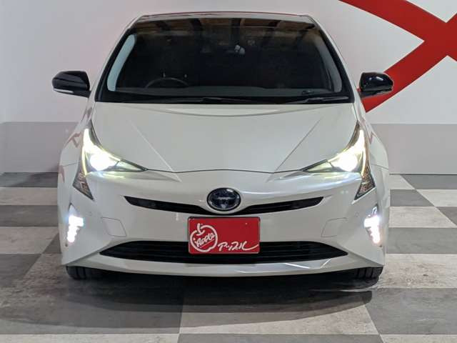 プリウス1.8 S セーフティ プラス ツートーン E-Four 4WD