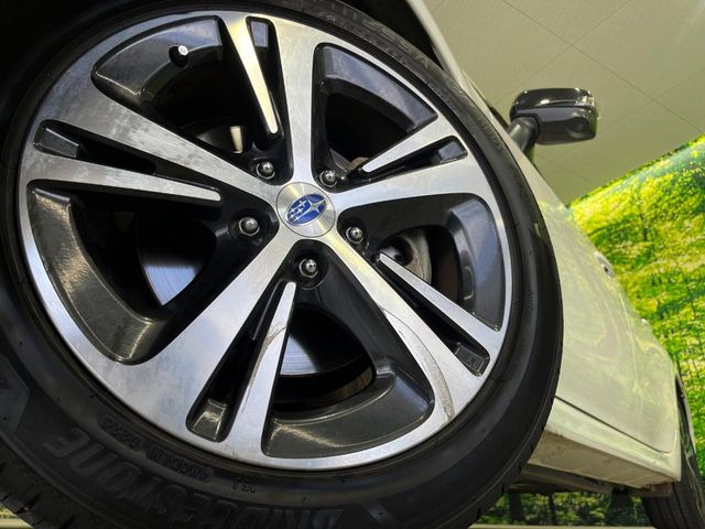 �y����17�C���`�A���~�z�C�[���z�O�ςɃ}�b�`���������A���~�z�C�[���𑕒����Ă���܂��B�e��ЊO�A���~�z�C�[����A�X�^�b�h���X�^�C�����戵�����Ă���܂��B���񂲑��k����������