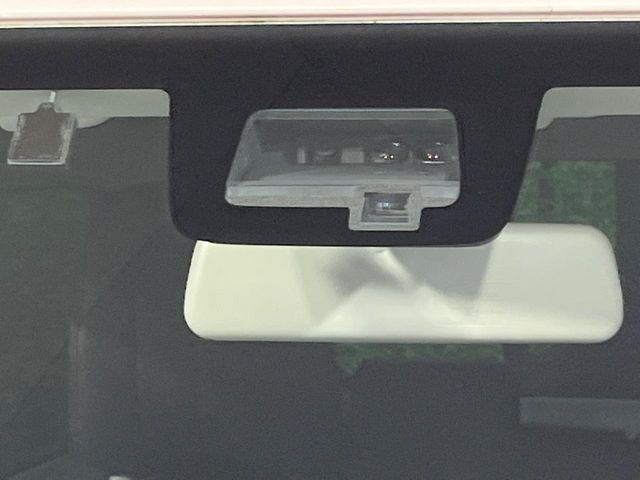 【スズキ セーフティサポート】走行中に前方の車両等を認識し、衝突しそうな時は警報とブレーキで衝突回避と被害軽減をアシスト。より安全にドライブをお楽しみいただけます。