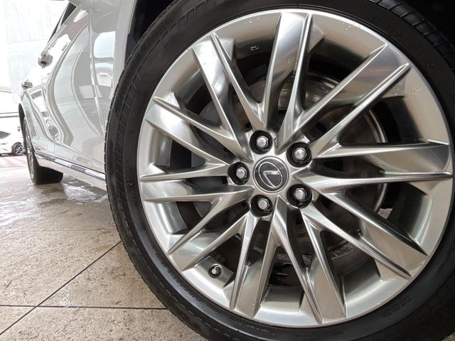 �y����19�C���`�A���~�z�C�[���z�O�ςɃ}�b�`���������A���~�z�C�[���𑕒����Ă���܂��B�e��ЊO�A���~�z�C�[����A�X�^�b�h���X�^�C�����戵�����Ă���܂��B���񂲑��k����������