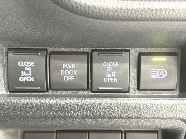 【両側パワースライドドア】スマートキーや運転席のスイッチで後席両側スライドドアの開閉が可能♪電動だから力を入れてドアを開ける必要が無く、小さなお子様でも簡単に開け閉めでき快適です♪