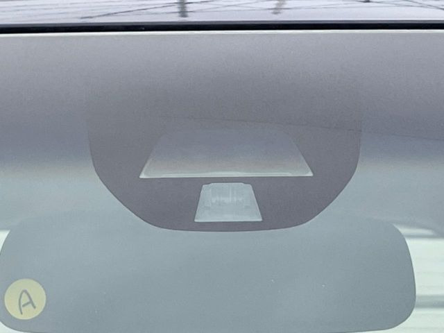 【シティブレーキアクティブシステム】低速走行中に前方の車両等を認識し、衝突しそうな時は警報とブレーキで衝突回避と被害軽減をアシスト。より安全にドライブをお楽しみいただけます。