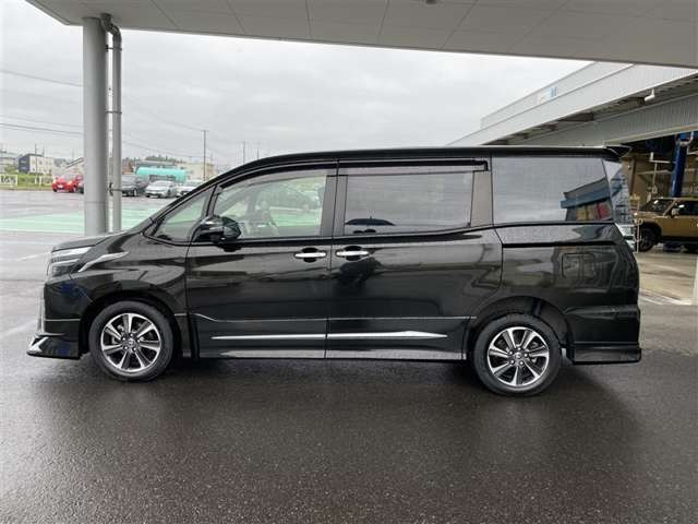 ヴォクシー2.0 ZS 煌III 4WD