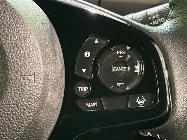 【アダプティブクルーズコントロール】高速道路での長距離走行が楽に!!自動で速度を保つクルーズコントロールが、衝突軽減システムと連携し、前方の車両を感知して車間を保つように速度調節してくれます!!