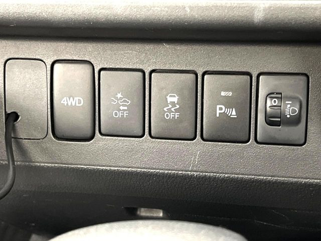 4WDのお車ですので、雪道でも安心です♪降雪地地域にお住まいの方以外にも、ウィンタースポーツが趣味の方や降雪地域へ帰省される機会がある方にもおすすめ!