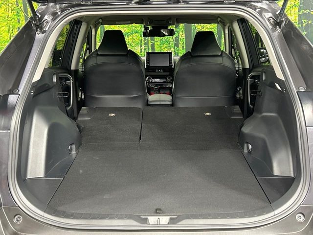 積み下ろしのしやすいデッキにはたっぷりと荷物を積み込んでいただけます。遊びから仕事まで、様々なシーンで頼れます♪