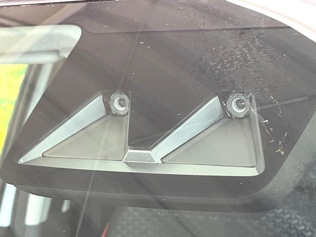 【トヨタセーフティセンス】走行中に前方の車両等を認識し、衝突しそうな時は警報とブレーキで衝突回避と被害軽減をアシスト。より安全にドライブをお楽しみいただけます。