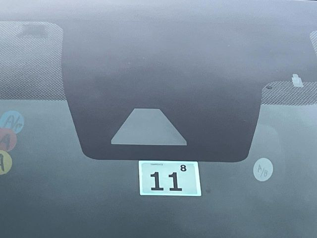 【トヨタセーフティセンス】走行中に前方の車両等を認識し、衝突しそうな時は警報とブレーキで衝突回避と被害軽減をアシスト。より安全にドライブをお楽しみいただけます。