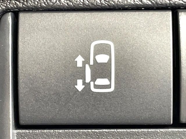 【パワースライドドア】スマートキーや運転席のスイッチでスライドドアの開閉が可能♪電動だから力を入れてドアを開ける必要が無く、小さいお子様でも、重い荷物を持っている時もラクに開け閉めできます♪