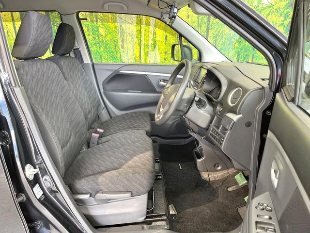 運転席シート廻りは使用感も少なく、良好な状態となっています。丁寧に使われていたことがよくわかりますね。