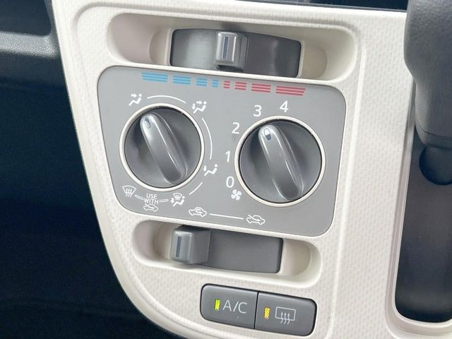 寒い冬も暑い夏も全席に快適な空調を届けてくれる、ダイヤル式エアコンを装備♪