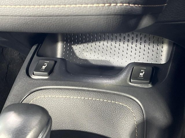 【シートヒーター】寒い日に重宝するシートヒーター!エアコンより早く温まってくれるので寒がりの人も安心ですね♪エアコンの温風は乾燥するから苦手、という方にもをおすすめです。