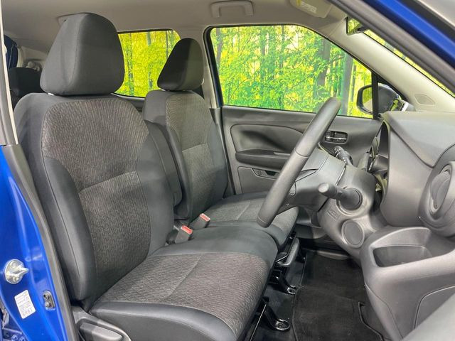 運転席シート廻りは使用感も少なく、良好な状態となっています。前オーナー様が丁寧に使っていたことがよくわかりますね。