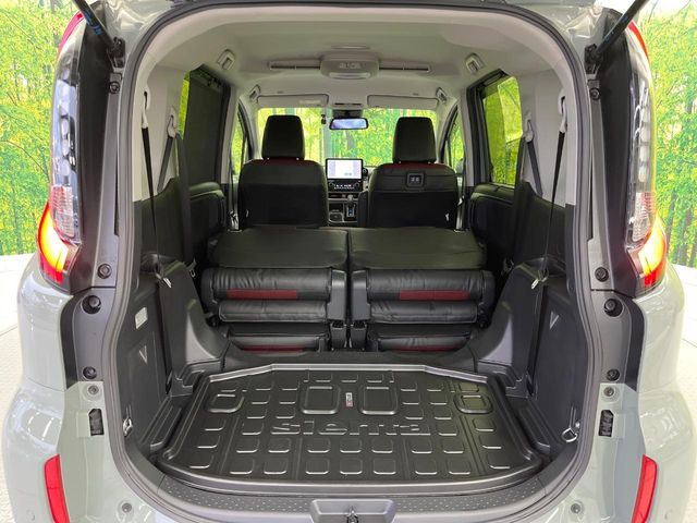 後席を格納すると、これだけの広さが!シーンに合わせたシートアレンジで、大きな荷物も積むことが出来ます♪