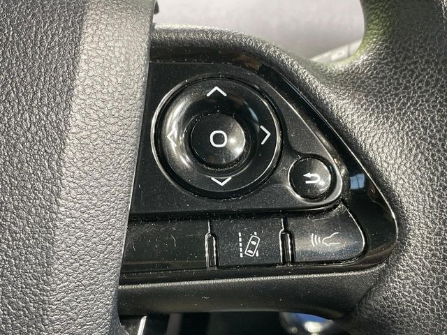 【レーダークルーズコントロール】高速道路での長距離走行が楽に!!自動で速度を保つクルーズコントロールが、衝突軽減システムと連携し、前方の車両を感知して車間を保つように速度調節してくれます!!