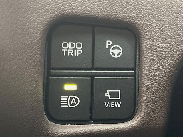 【インテリジェントパーキングアシスト】駐車が苦手な方でもボタン一つで狙った場所へ駐車可能!面倒なハンドル操作を自動で行ってくれるのでサイズ感が大きくなったセダン車でも安心ですね♪
