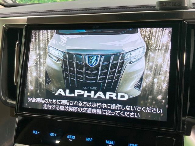【大画面ナビ】人気の大型10インチナビを装備。存在感のある大画面はインパクト大!ナビ利用時のマップ表示は見やすく、テレビやDVDは臨場感がアップ!いつものドライブがグッと楽しくなります♪