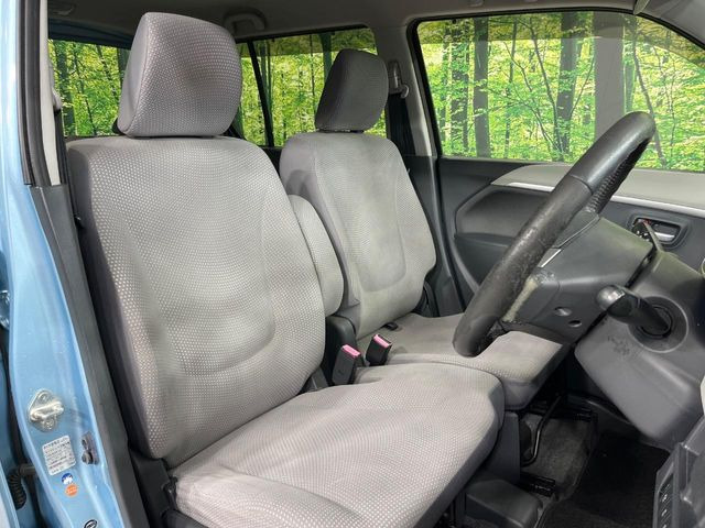 運転席シート廻りは使用感も少なく、良好な状態となっています。丁寧に使われていたことがよくわかりますね。
