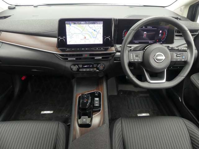 ノートオーラ1.2 G FOUR レザーエディション 4WD
