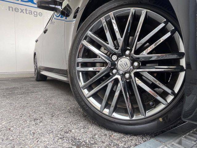 �y����18�C���`�A���~�z�C�[���z�O�ςɃ}�b�`���������A���~�z�C�[���𑕒����Ă���܂��B�e��ЊO�A���~�z�C�[����A�X�^�b�h���X�^�C�����戵�����Ă���܂��B���񂲑��k����������