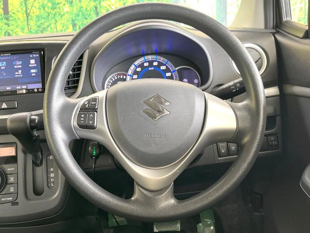 【ステアリングスイッチ】運転中、前方から目線をそらすことなく、オーディオ等の操作が可能な便利機能!安心&快適なドライブを演出してくれます♪