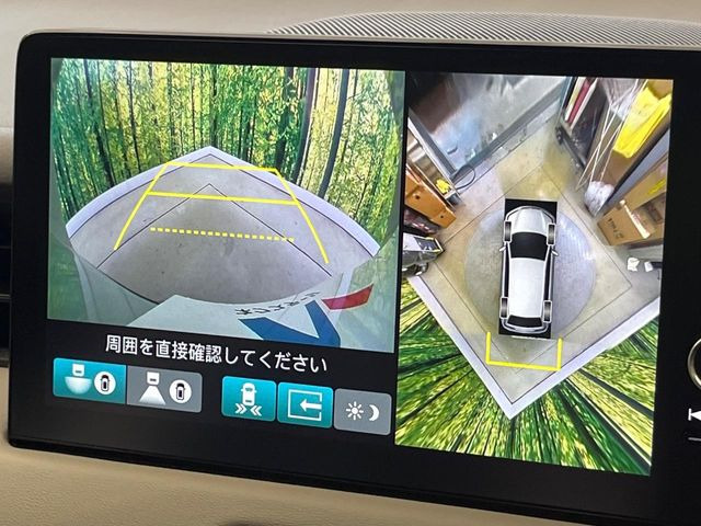 【マルチビューカメラシステム】専用のカメラにより、上から見下ろしたような視点で360度クルマの周囲を確認することができます☆死角部分も確認しやすく、狭い場所での切り返しや駐車もスムーズに行えます。