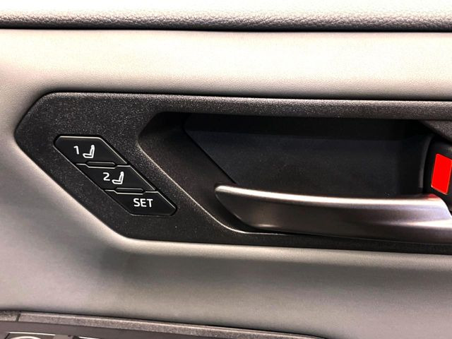 【メモリー機能付きパワーシート】ドライバーごとに設定したシート位置を記憶して、ボタン一つで切り替えできる便利な機能!運転する方が複数名いらっしゃるご家庭におすすめです♪