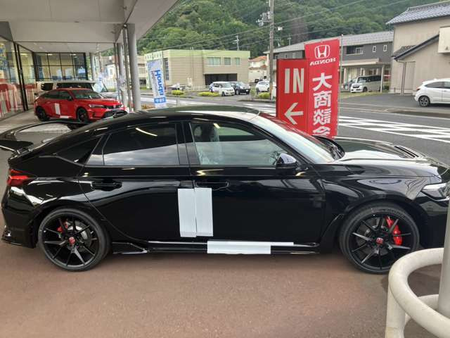 シビックタイプR2.0 レーシング ブラックパッケージ