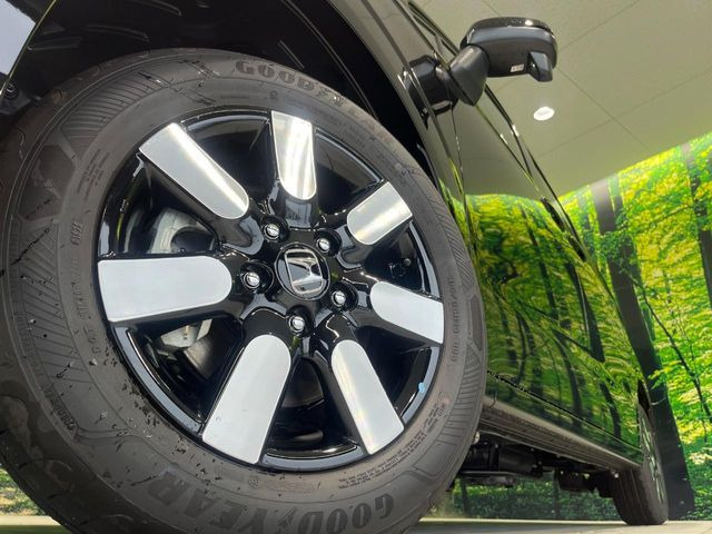 �y����15�C���`�A���~�z�C�[���z�O�ςɃ}�b�`���������A���~�z�C�[���𑕒����Ă���܂��B�e��ЊO�A���~�z�C�[����A�X�^�b�h���X�^�C�����戵�����Ă���܂��B���񂲑��k����������