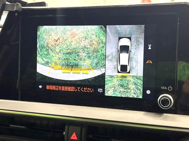 【パノラミックビューモニター】専用のカメラにより、上から見下ろしたような視点で360度クルマの周囲を確認することができます☆死角部分も確認しやすく、狭い場所での切り返しや駐車もスムーズに行えます。