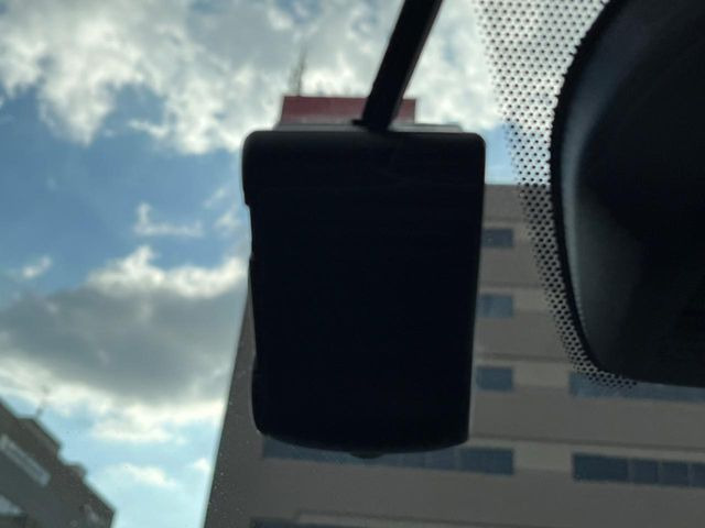 【ドライブレコーダー】ドライブレコーダー装備!走行中はもちろん、あおり運転や事故に遭遇した際、映像で記録し、万一のリスクに備えます。※記録用SDカードはお客様ご自身でご準備いただく必要があります。