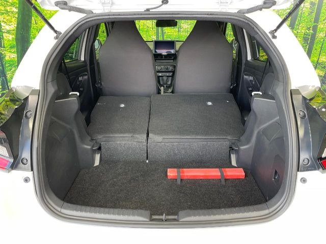 普段のお買い物や通勤、送迎等に十分な荷室スペースを確保しております。セカンドシートを倒すと、大きな荷物の積載も可能です♪