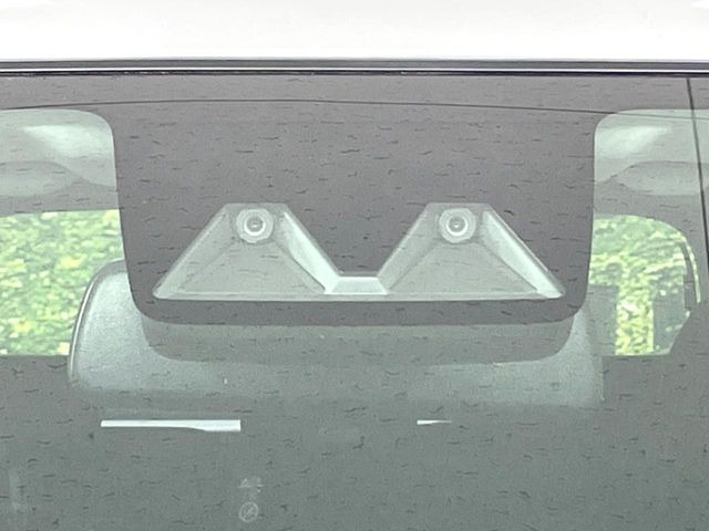 【スマートアシスト】走行中に前方の車両等を認識し、衝突しそうな時は警報とブレーキで衝突回避と被害軽減をアシスト。より安全にドライブをお楽しみいただけます。
