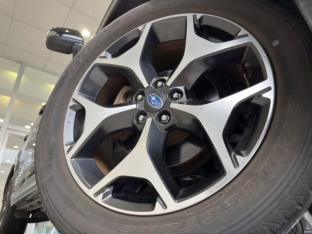 �y����18�C���`�A���~�z�C�[���z�O�ςɃ}�b�`���������A���~�z�C�[���𑕒����Ă���܂��B�e��ЊO�A���~�z�C�[����A�X�^�b�h���X�^�C�����戵�����Ă���܂��B���񂲑��k����������