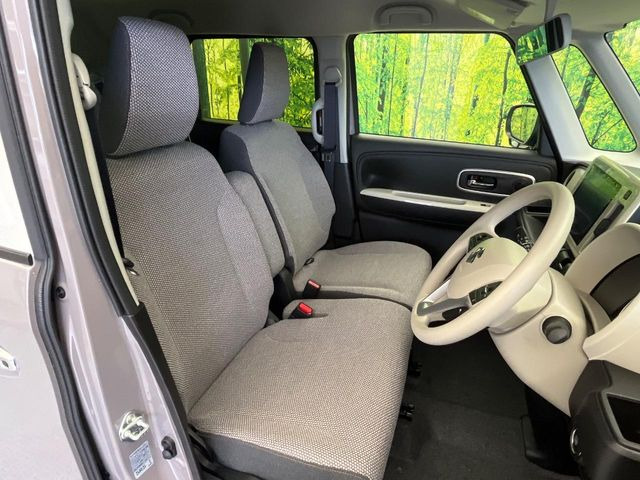 運転席シート廻りは使用感も少なく、良好な状態となっています。丁寧に使われていたことがよくわかりますね。