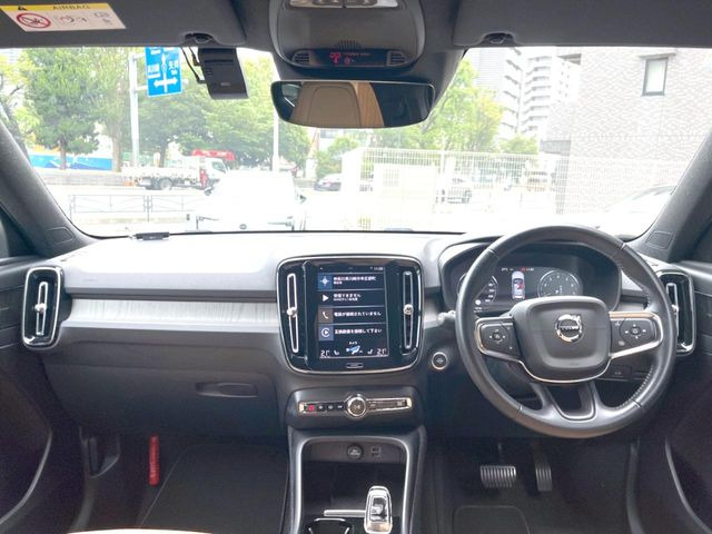 XC40B4 AWD インスクリプション 4WD