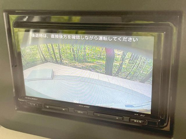 【バックカメラ】駐車時に後方がリアルタイム映像で確認できます。大型商業施設や立体駐車場での駐車時や、夜間のバック時に大活躍!運転スキルに関わらず、今や必須となった装備のひとつです!