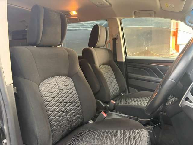 運転席も広々としており運転しやすい環境を実現しています☆