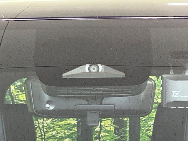 【トヨタセーフティセンス】走行中に前方の車両等を認識し、衝突しそうな時は警報とブレーキで衝突回避と被害軽減をアシスト。より安全にドライブをお楽しみいただけます。